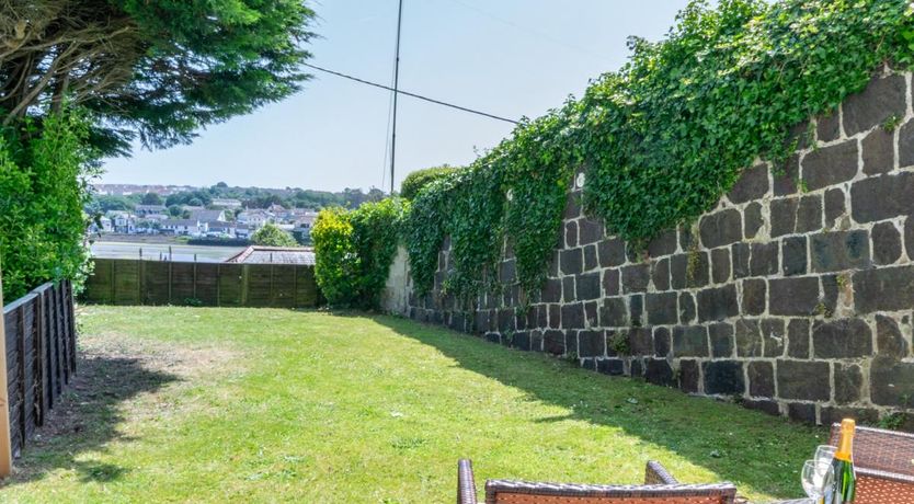 Photo of 1 Bed in Phillack