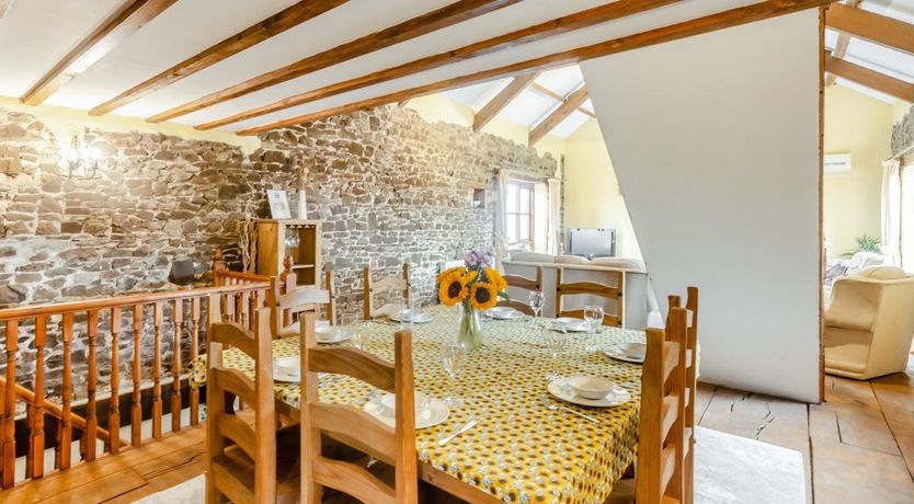 Photo of 4 Bed in Pyworthy