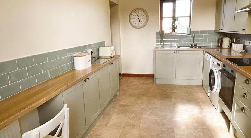 Photo of 4 Bed in Pyworthy