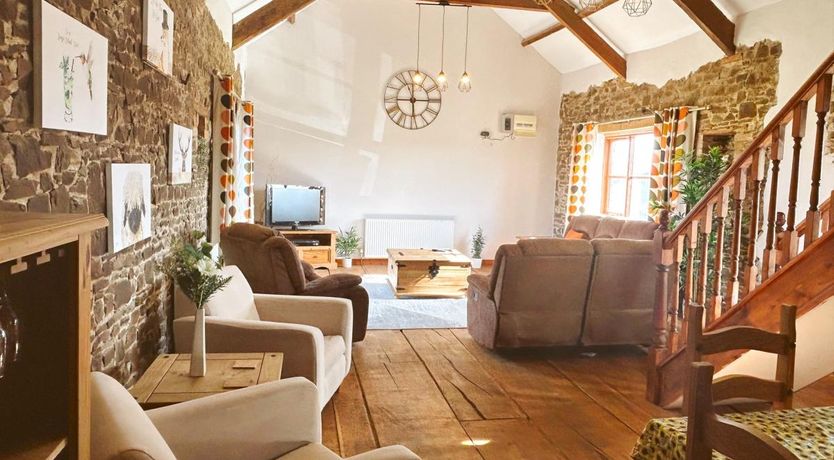 Photo of 4 Bed in Pyworthy