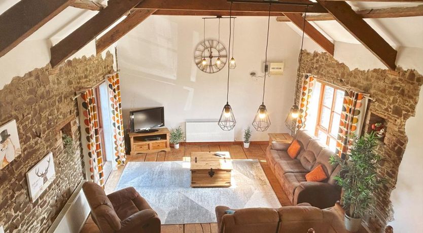 Photo of 4 Bed in Pyworthy