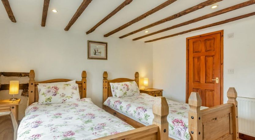 Photo of 4 Bed in Pyworthy