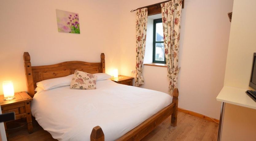 Photo of 3 Bed in Hundleton