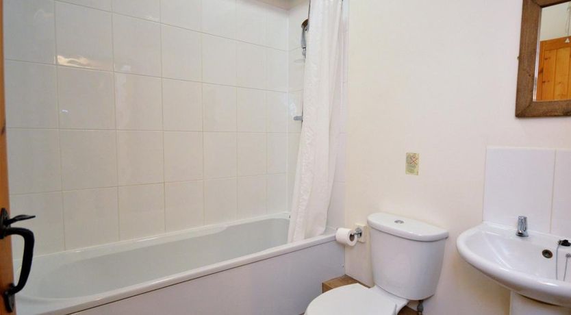 Photo of 3 Bed in Hundleton