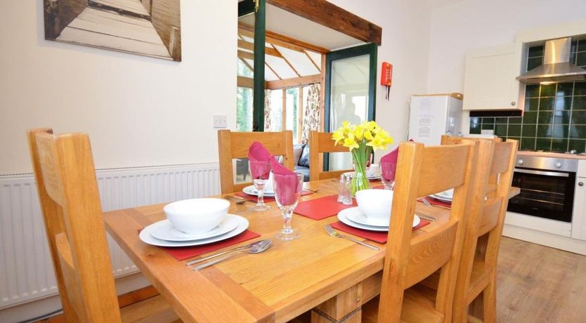 Photo of 3 Bed in Hundleton