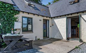 Photo of 3 Bed in Hundleton