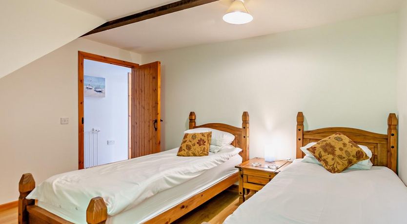 Photo of 3 Bed in Hundleton