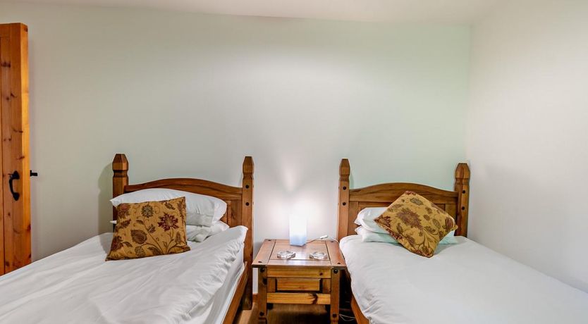 Photo of 3 Bed in Hundleton