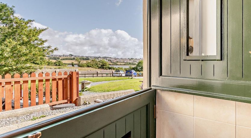 Photo of 3 Bed in Hundleton