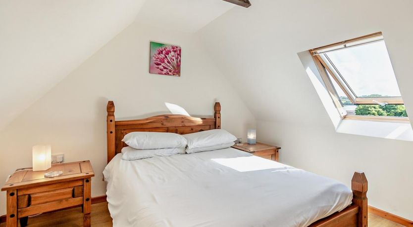 Photo of 3 Bed in Hundleton