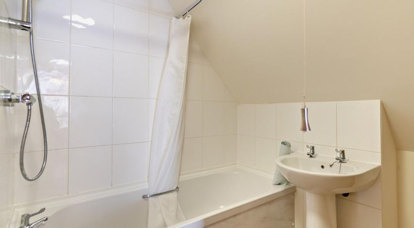 Photo of 3 Bed in Hundleton