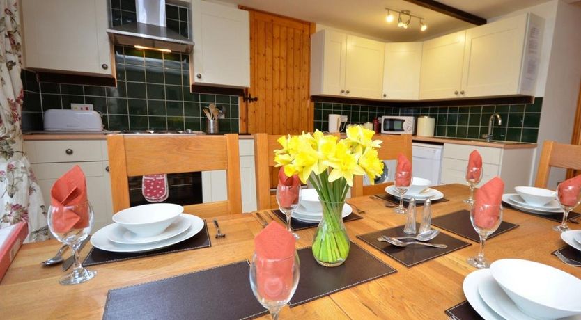 Photo of 5 Bed in Hundleton