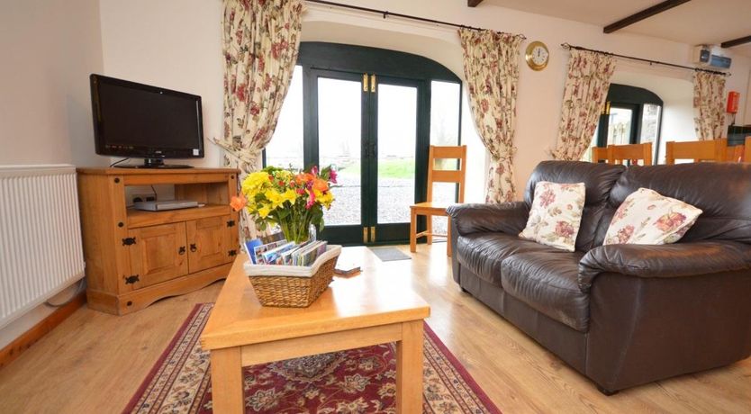 Photo of 5 Bed in Hundleton