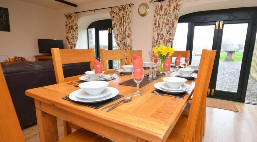 Photo of 5 Bed in Hundleton