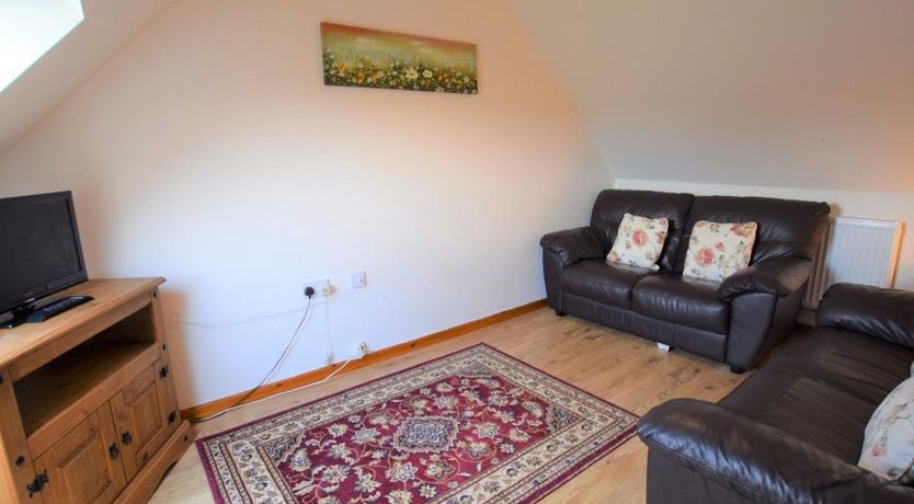 Photo of 5 Bed in Hundleton