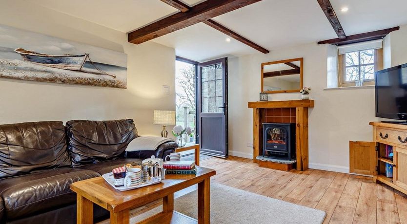 Photo of 2 Bed in Higher Clovelly