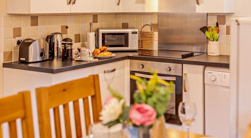 Photo of 2 Bed in Higher Clovelly