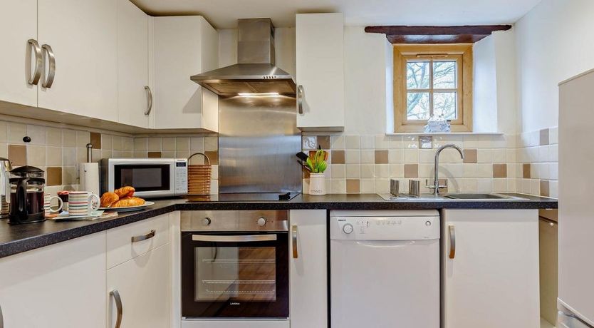 Photo of 2 Bed in Higher Clovelly