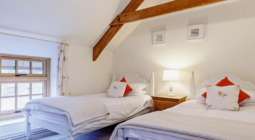 Photo of 2 Bed in Higher Clovelly