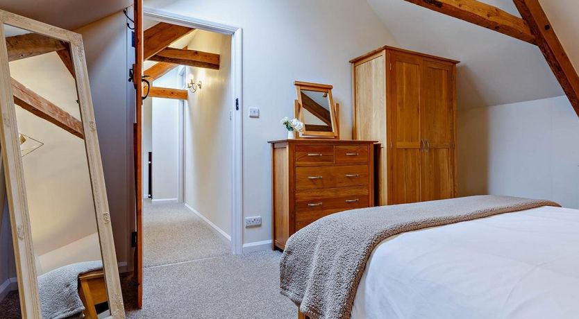 Photo of 2 Bed in Higher Clovelly