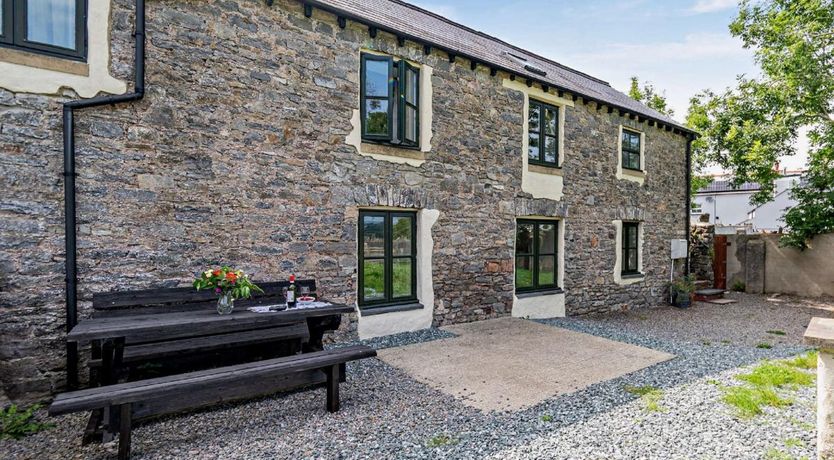 Photo of 4 Bed in Hundleton