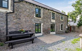 Photo of 4 Bed in Hundleton