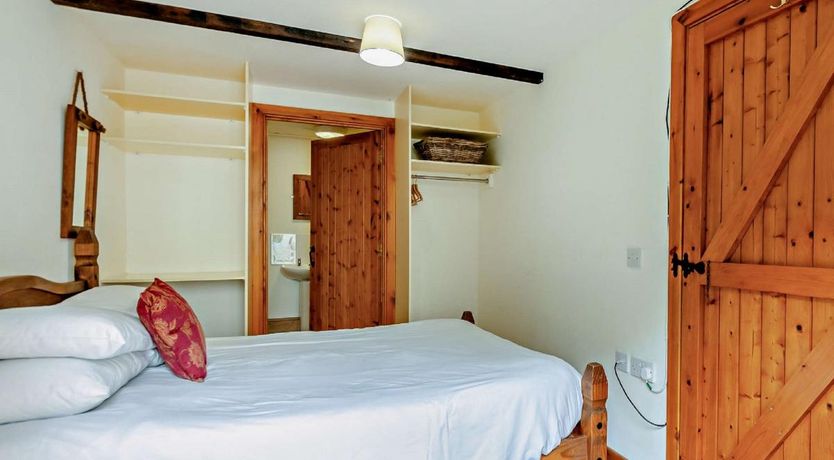 Photo of 4 Bed in Hundleton