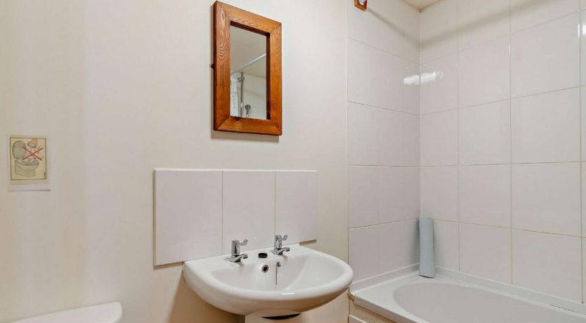 Photo of 4 Bed in Hundleton