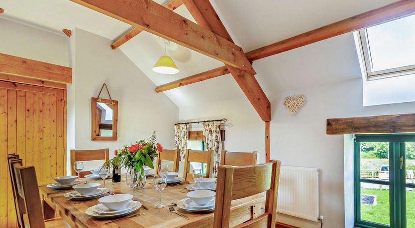 Photo of 4 Bed in Hundleton