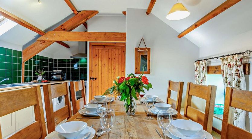 Photo of 4 Bed in Hundleton