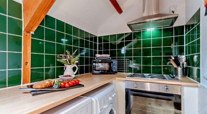 Photo of 4 Bed in Hundleton