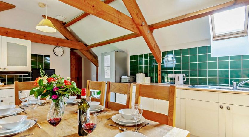 Photo of 4 Bed in Hundleton