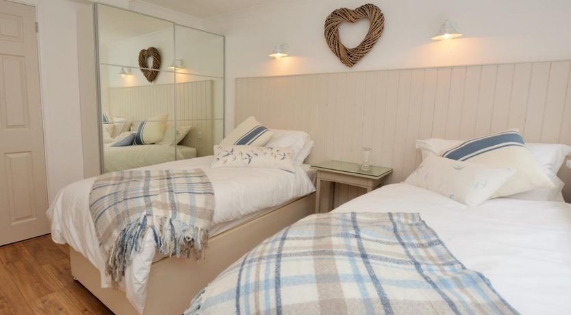 Photo of 2 Bed in Mawgan Porth