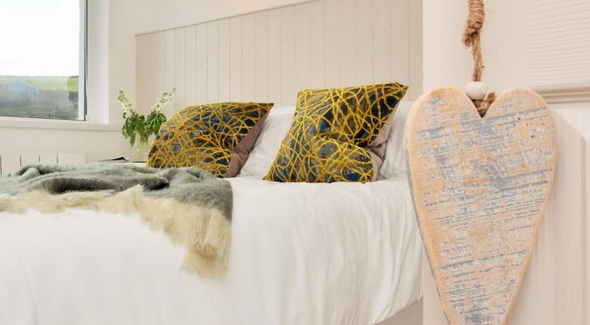 Photo of 2 Bed in Mawgan Porth