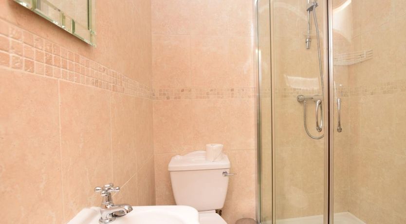 Photo of 3 Bed in Blackwell