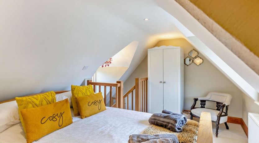 Photo of 2 Bed in Broadway