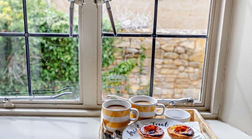 Photo of 2 Bed in Broadway