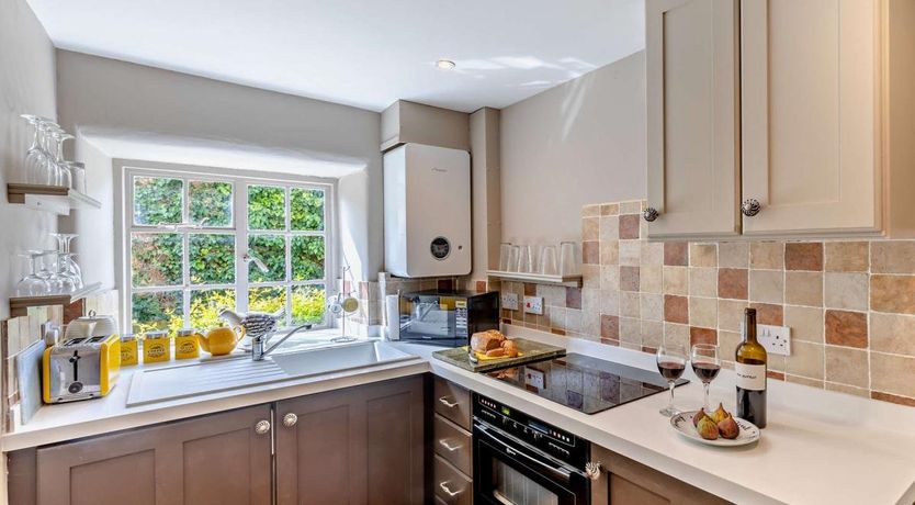 Photo of 2 Bed in Broadway