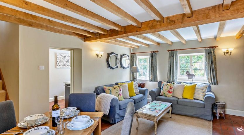 Photo of 2 Bed in Broadway