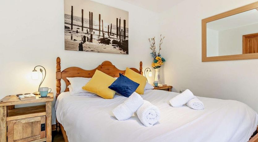 Photo of 2 Bed in Cubert