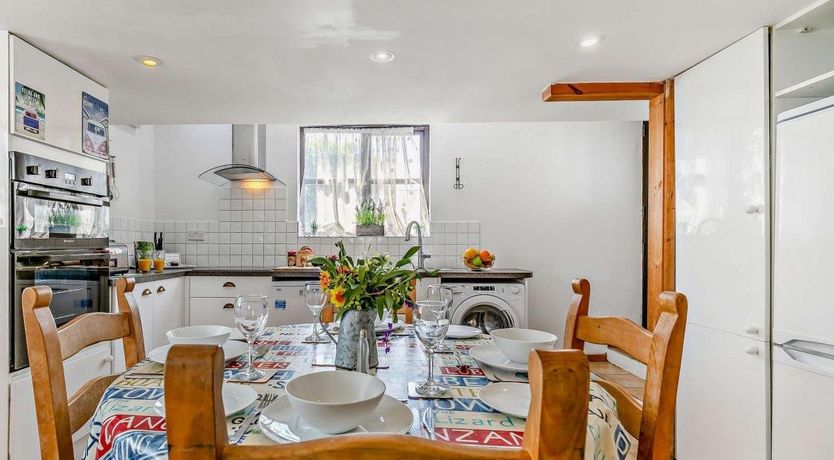 Photo of 3 Bed in Cubert