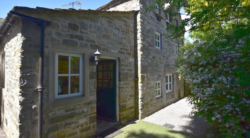 Photo of in Ashford-in-the-Water (PK547)