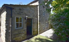 Photo of in Ashford-in-the-Water (PK547)