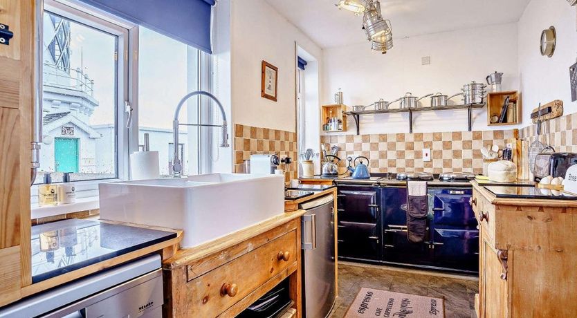 Photo of 3 Bed in Dale