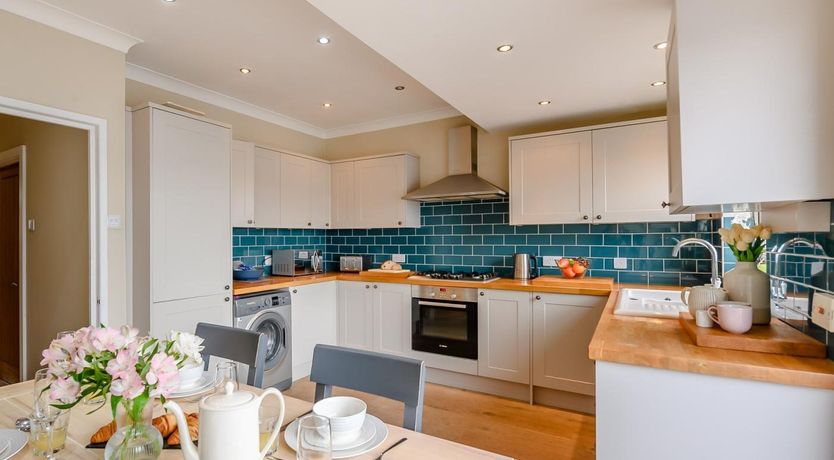 Photo of 3 Bed in Plymouth