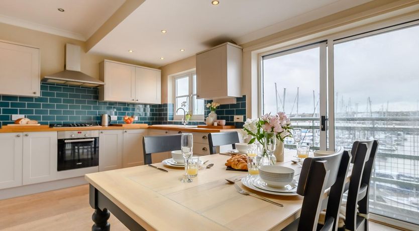 Photo of 3 Bed in Plymouth