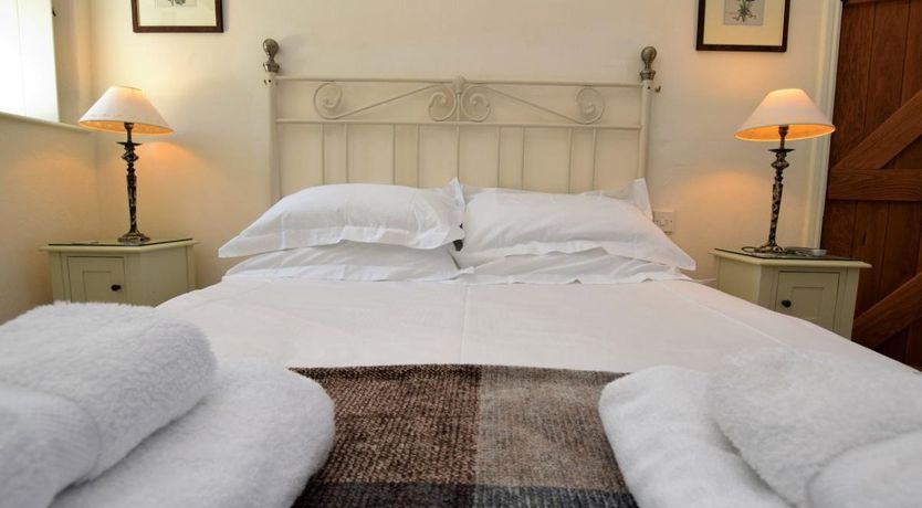 Photo of 2 Bed in Holmesfield