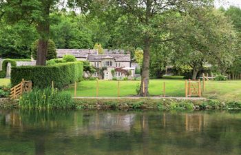 in Ashford in the Water (PK879) Holiday Cottage