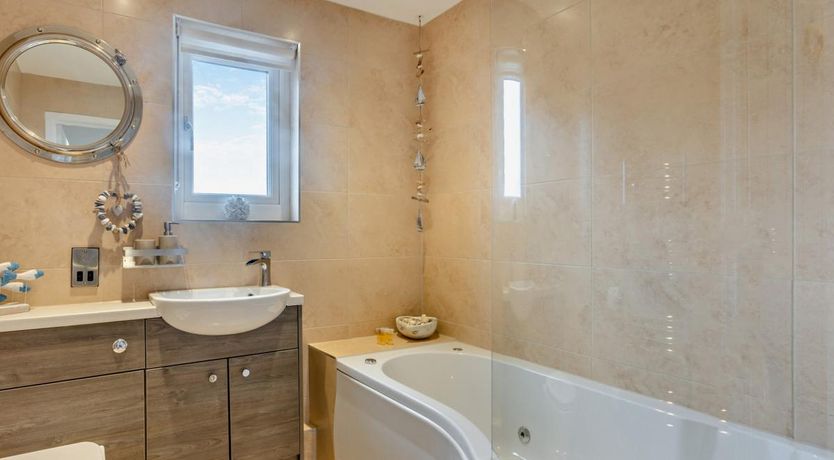 Photo of 3 Bed in Westward Ho