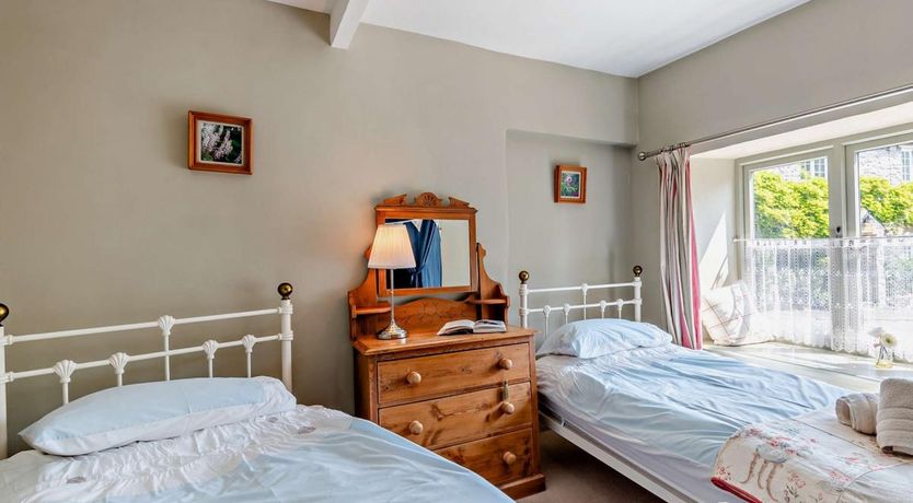 Photo of 4 Bed in Calver